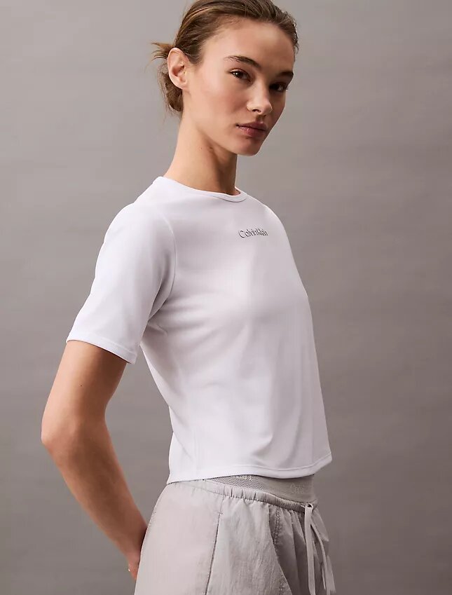 Modernes Sport-T-Shirt mit Rundhalsausschnitt Modernes Sport-T-Shirt mit Rundhalsausschnitt