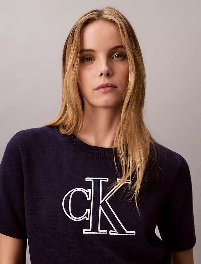 Monogram-Pullover in verkürzter Länge Monogram-Pullover in verkürzter Länge