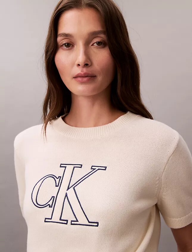 Monogram-Pullover in verkürzter Länge Monogram-Pullover in verkürzter Länge