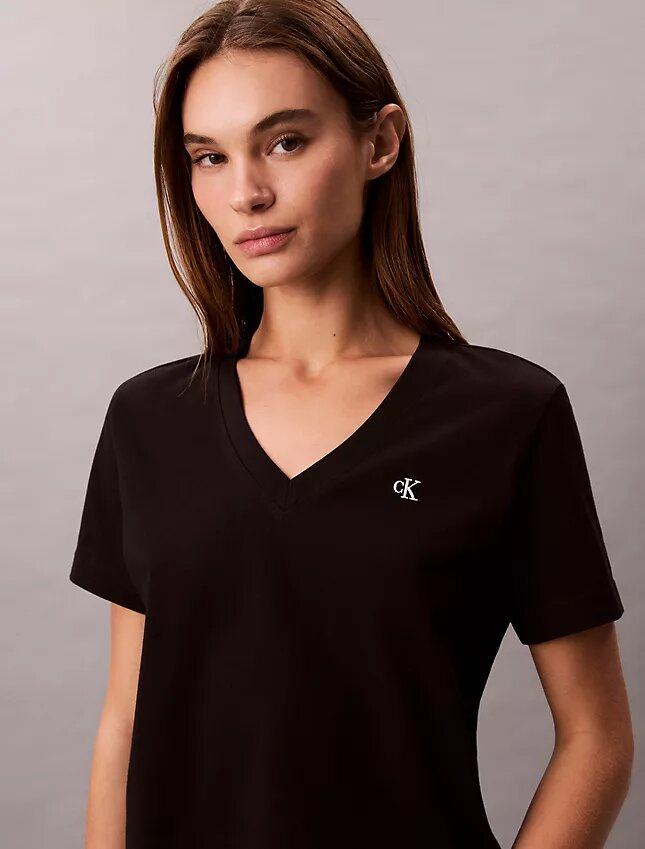 Monogram-T-Shirt mit V-Ausschnitt Monogram-T-Shirt mit V-Ausschnitt