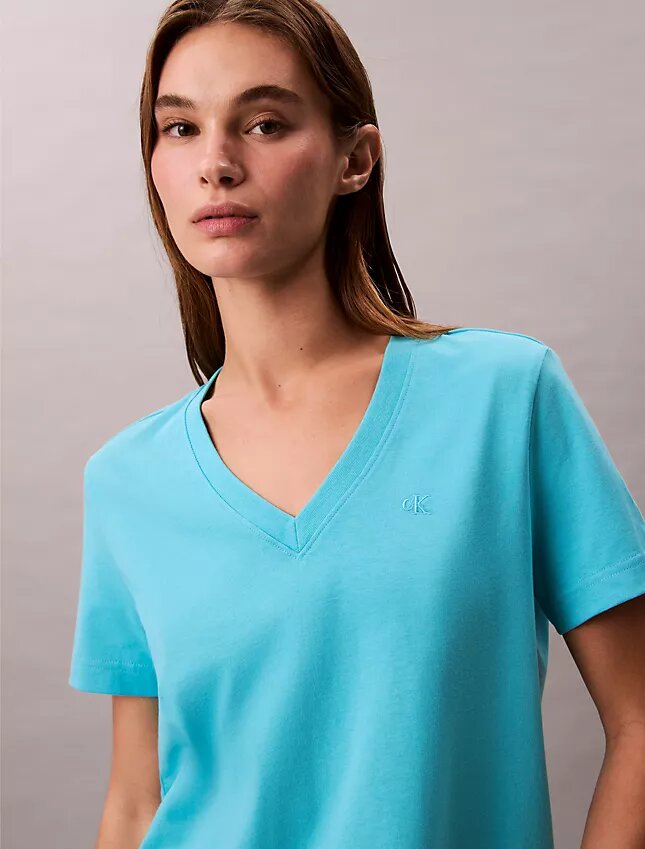 Monogram-T-Shirt mit V-Ausschnitt Monogram-T-Shirt mit V-Ausschnitt