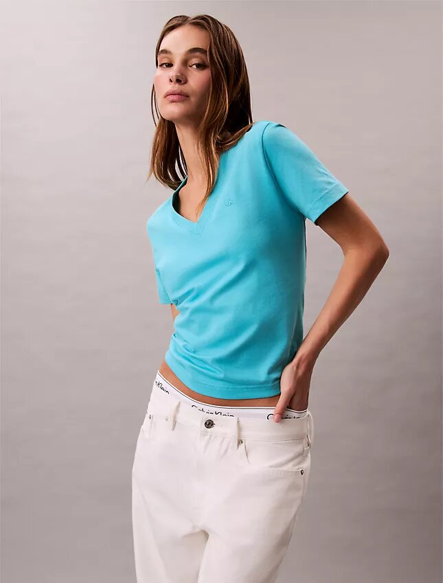 Monogram-T-Shirt mit V-Ausschnitt Monogram-T-Shirt mit V-Ausschnitt