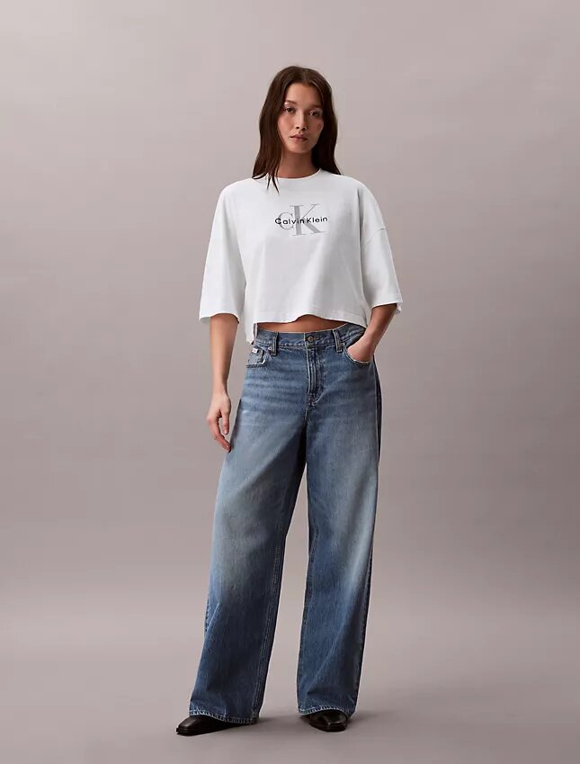 Monologo Cropped T-Shirt mit gerader Silhouette Monologo Cropped T-Shirt mit gerader Silhouette