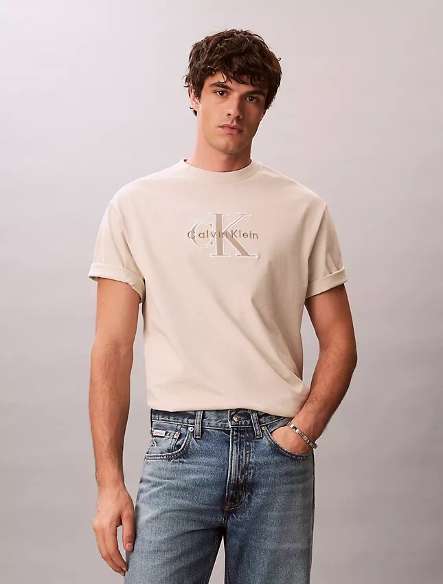 Monologo Outline Graphic Classic T-Shirt Monologo Outline Graphic Classic T-Shirt