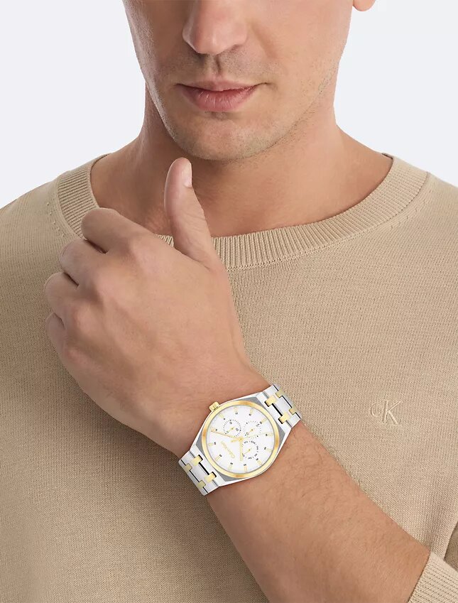 Multifunktionale Armbanduhr mit Gliederarmband Multifunktionale Armbanduhr mit Gliederarmband