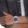 Multifunktionale Armbanduhr mit Gliederarmband Multifunktionale Armbanduhr mit Gliederarmband