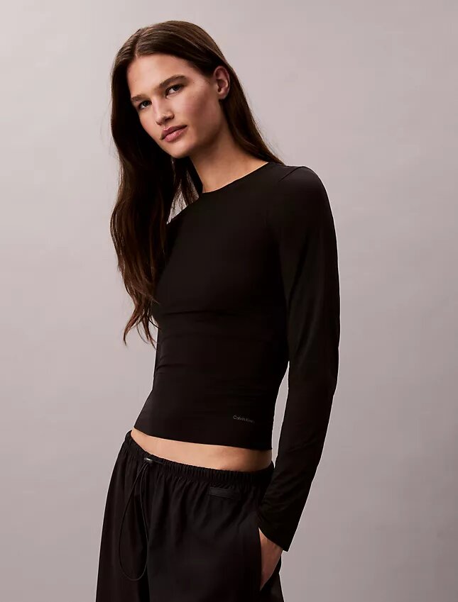 Nylon-Stretch-T-Shirt in schmaler Passform Nylon-Stretch-T-Shirt in schmaler Passform