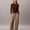 Nylon-Stretch-T-Shirt in schmaler Passform Nylon-Stretch-T-Shirt in schmaler Passform