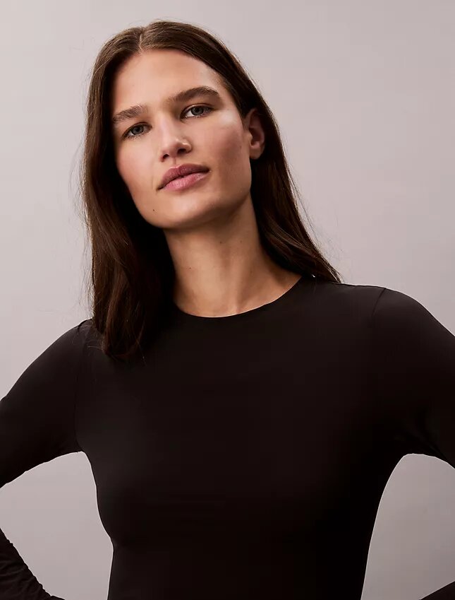 Nylon-Stretch-T-Shirt in schmaler Passform Nylon-Stretch-T-Shirt in schmaler Passform