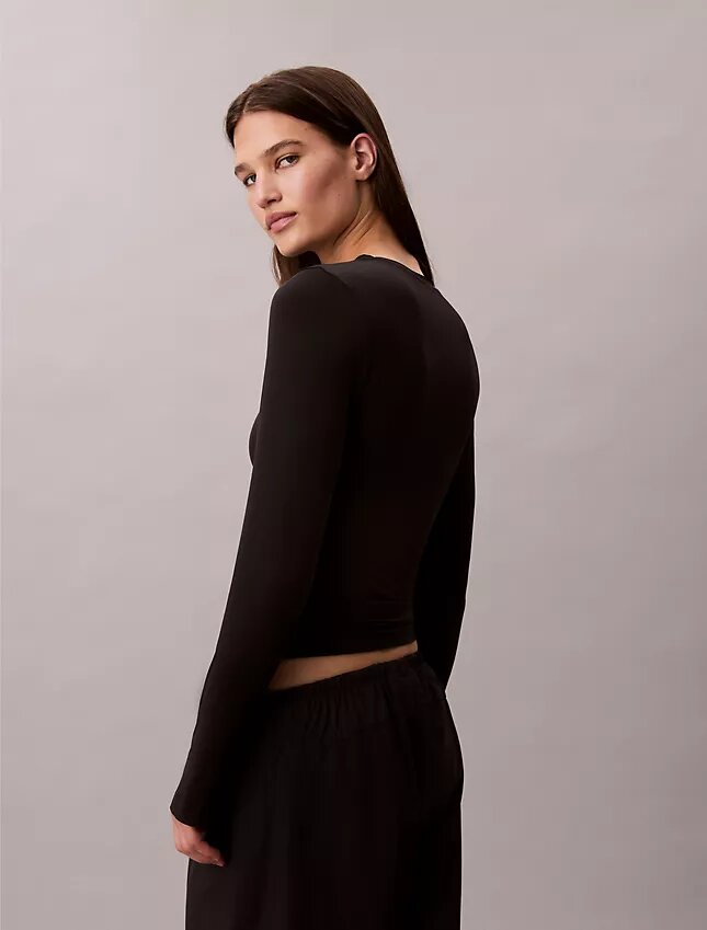 Nylon-Stretch-T-Shirt in schmaler Passform Nylon-Stretch-T-Shirt in schmaler Passform