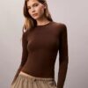 Nylon-Stretch-T-Shirt in schmaler Passform Nylon-Stretch-T-Shirt in schmaler Passform