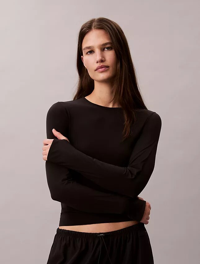 Nylon-Stretch-T-Shirt in schmaler Passform Nylon-Stretch-T-Shirt in schmaler Passform