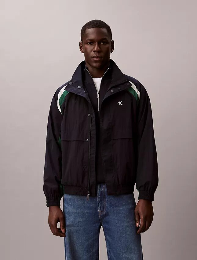 Nylon-Trainingsjacke mit Farbblöcken Nylon-Trainingsjacke mit Farbblöcken