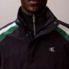 Nylon-Trainingsjacke mit Farbblöcken Nylon-Trainingsjacke mit Farbblöcken