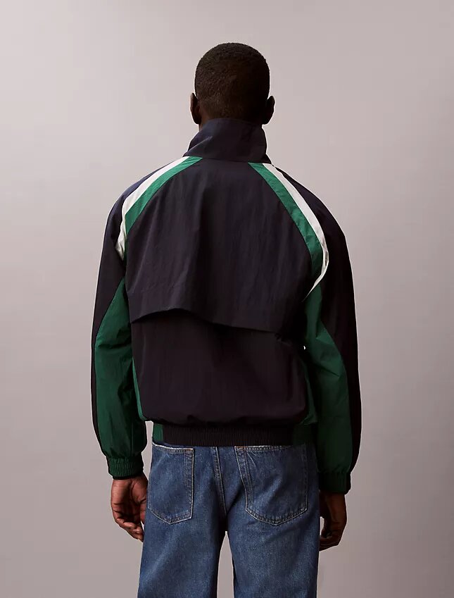 Nylon-Trainingsjacke mit Farbblöcken Nylon-Trainingsjacke mit Farbblöcken