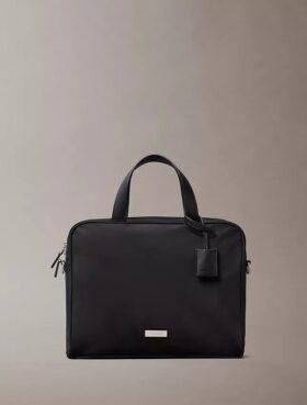 Pendlertasche aus mattem Nylon Pendlertasche aus mattem Nylon