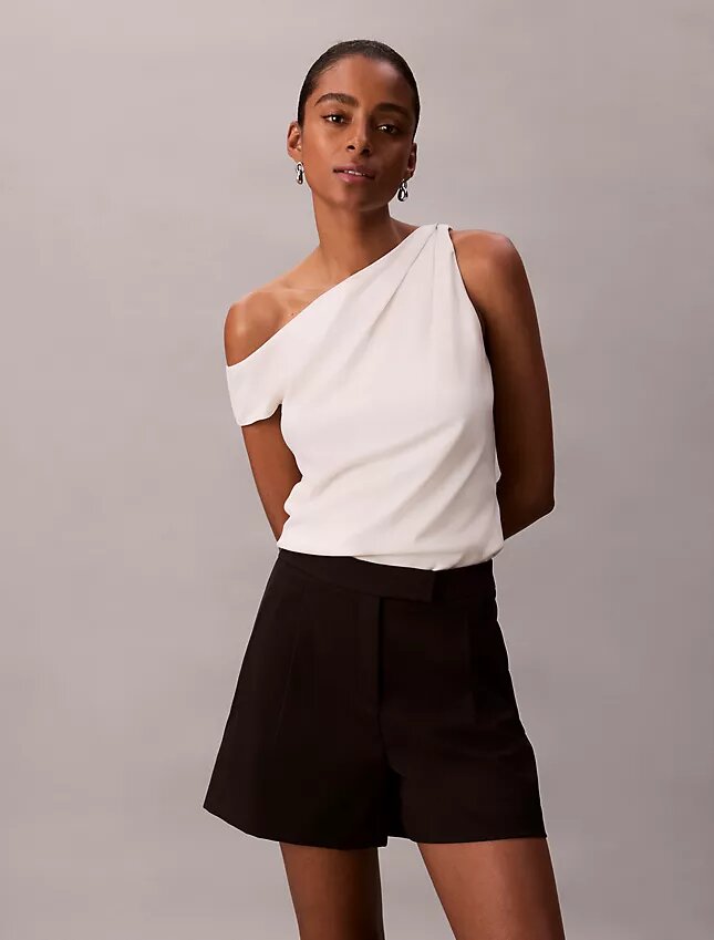 Plissierte, taillierte Shorts Plissierte, taillierte Shorts