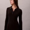 Polo-Mini-Kleid aus Baumwollripp mit V-Ausschnitt Polo-Mini-Kleid aus Baumwollripp mit V-Ausschnitt