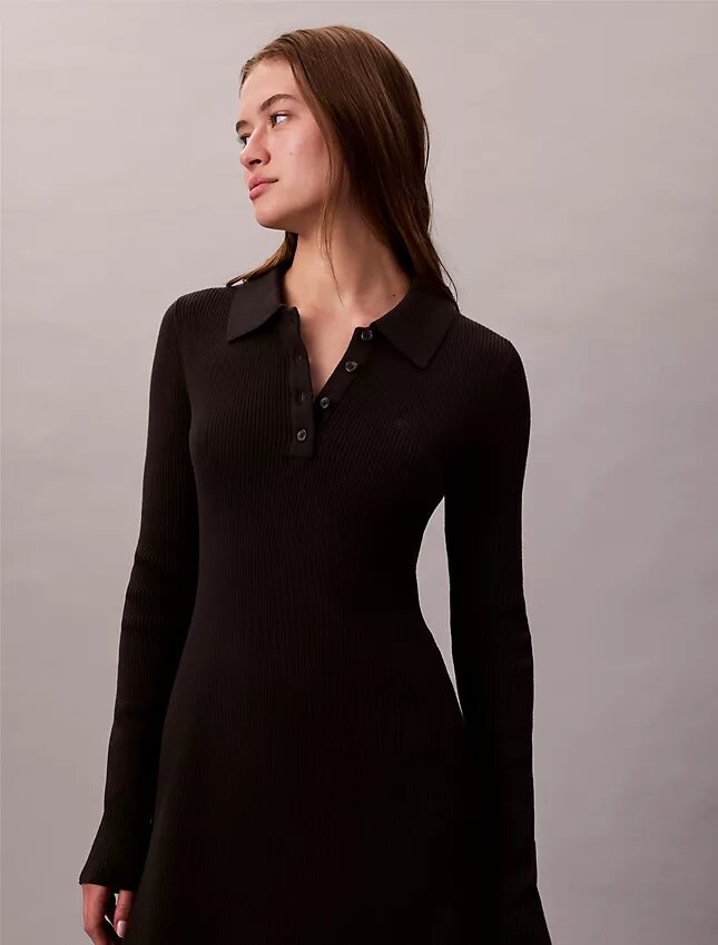 Polo-Mini-Kleid aus Baumwollripp mit V-Ausschnitt Polo-Mini-Kleid aus Baumwollripp mit V-Ausschnitt
