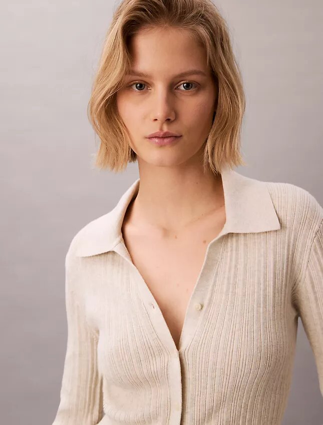 Polo-Strickjacke aus glatter Baumwollrippe Polo-Strickjacke aus glatter Baumwollrippe