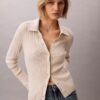 Polo-Strickjacke aus glatter Baumwollrippe Polo-Strickjacke aus glatter Baumwollrippe