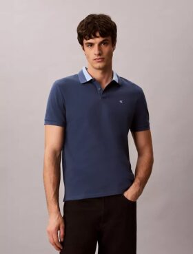 Polohemd mit Piqué-Kragen im Colorblock-Design