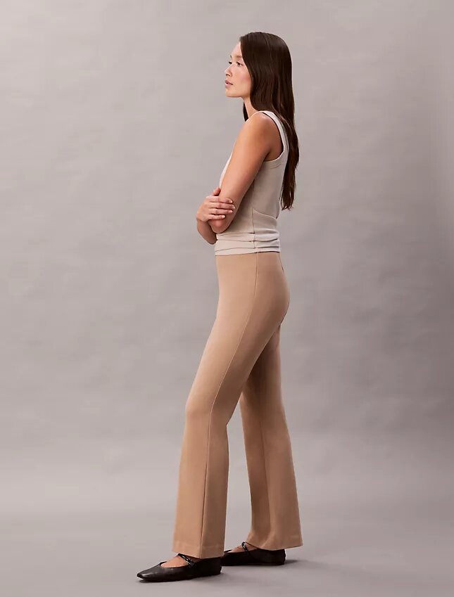 Ponte-Hose mit schmalem, ausgestelltem Bein Ponte-Hose mit schmalem, ausgestelltem Bein