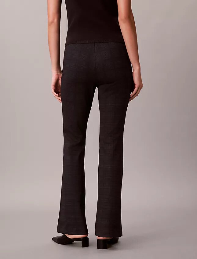 Ponte-Hose mit schmalem, ausgestelltem Bein Ponte-Hose mit schmalem, ausgestelltem Bein