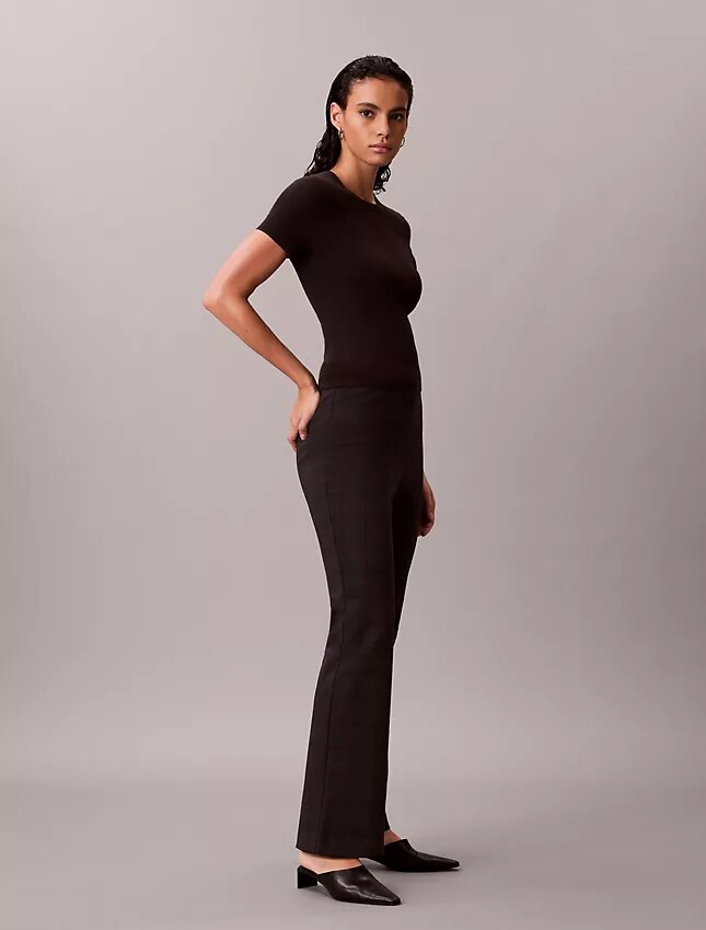Ponte-Hose mit schmalem, ausgestelltem Bein Ponte-Hose mit schmalem, ausgestelltem Bein