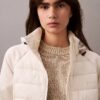 Pufferjacke aus verschiedenen Materialien Pufferjacke aus verschiedenen Materialien