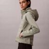 Pufferjacke aus verschiedenen Materialien Pufferjacke aus verschiedenen Materialien