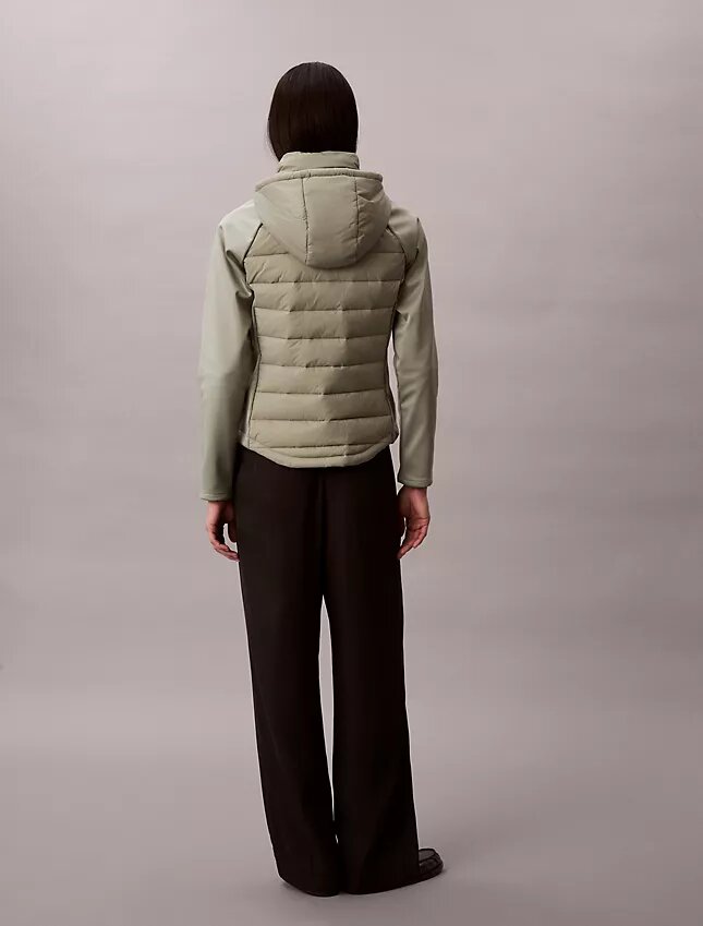 Pufferjacke aus verschiedenen Materialien Pufferjacke aus verschiedenen Materialien
