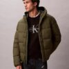 Pufferjacke mit Kapuze Pufferjacke mit Kapuze