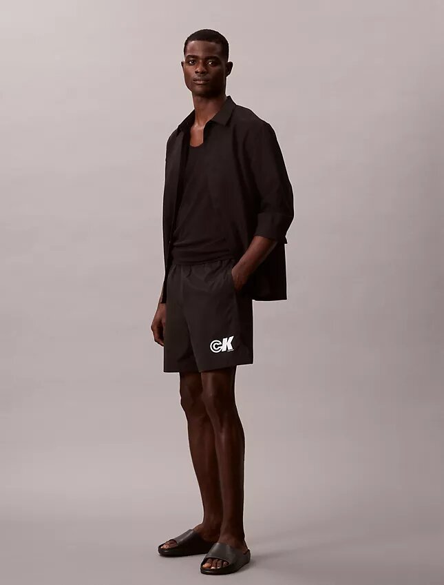 Pull-On-Shorts mit Monogram-Grafik Pull-On-Shorts mit Monogram-Grafik