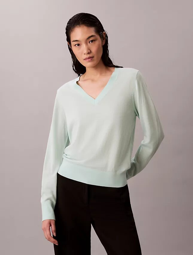 Pullover aus Merinowolle mit V-Ausschnitt Pullover aus Merinowolle mit V-Ausschnitt
