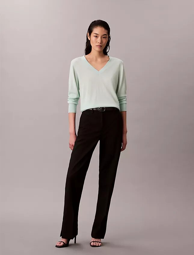 Pullover aus Merinowolle mit V-Ausschnitt Pullover aus Merinowolle mit V-Ausschnitt