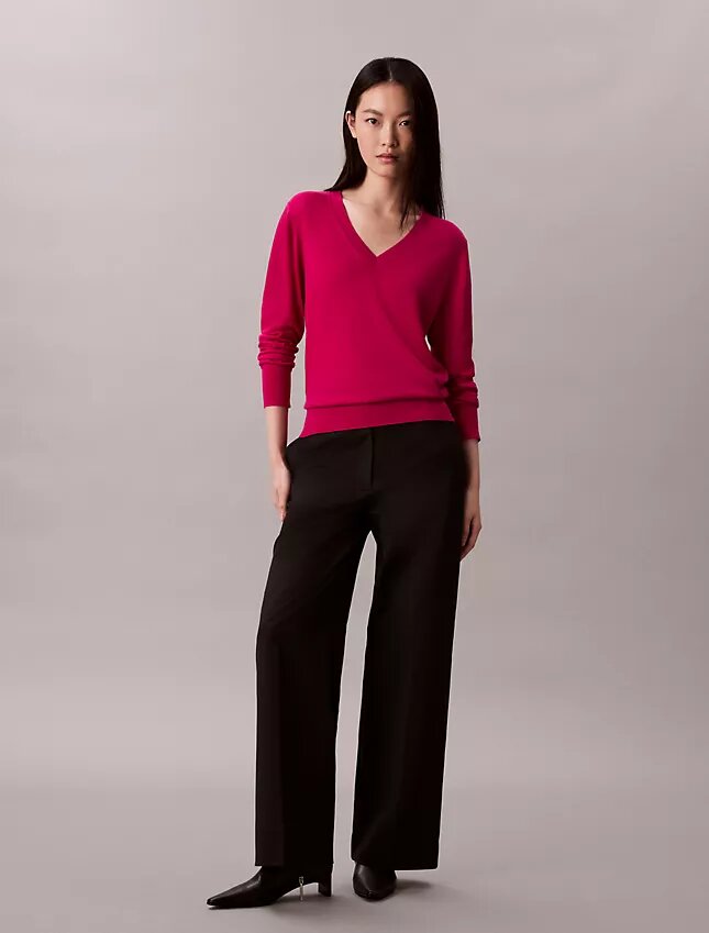 Pullover aus Merinowolle mit V-Ausschnitt Pullover aus Merinowolle mit V-Ausschnitt