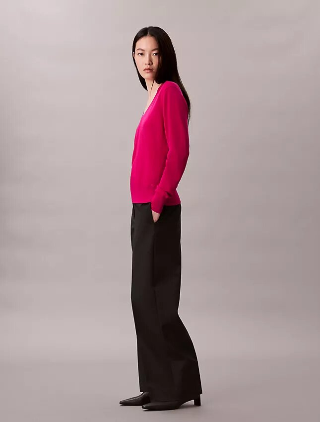 Pullover aus Merinowolle mit V-Ausschnitt Pullover aus Merinowolle mit V-Ausschnitt
