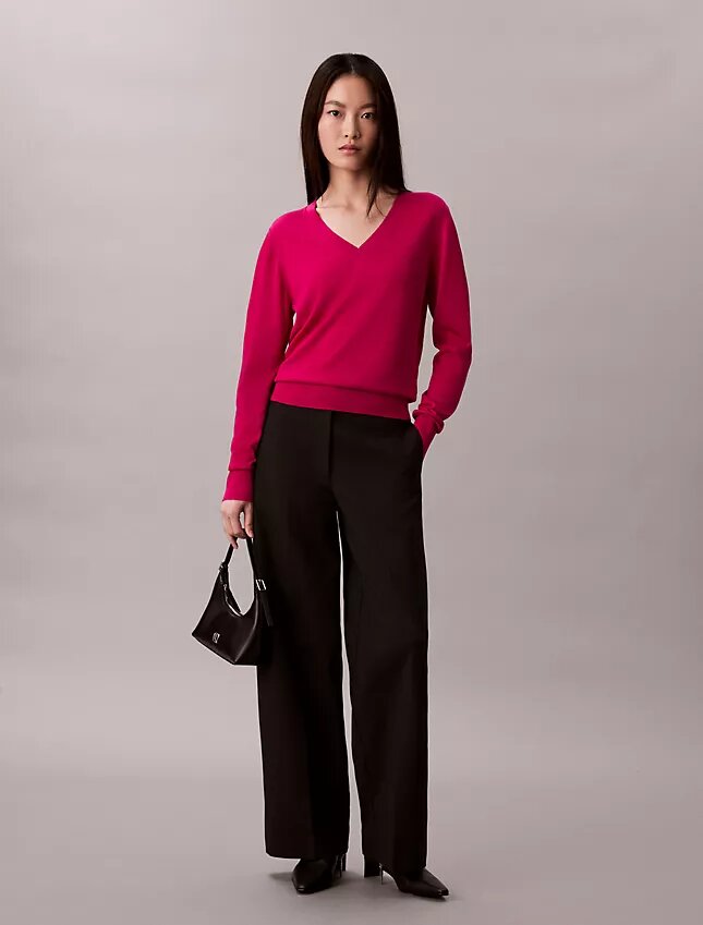 Pullover aus Merinowolle mit V-Ausschnitt Pullover aus Merinowolle mit V-Ausschnitt