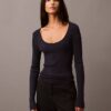 Pullover mit U-Ausschnitt und Rippstrick Pullover mit U-Ausschnitt und Rippstrick