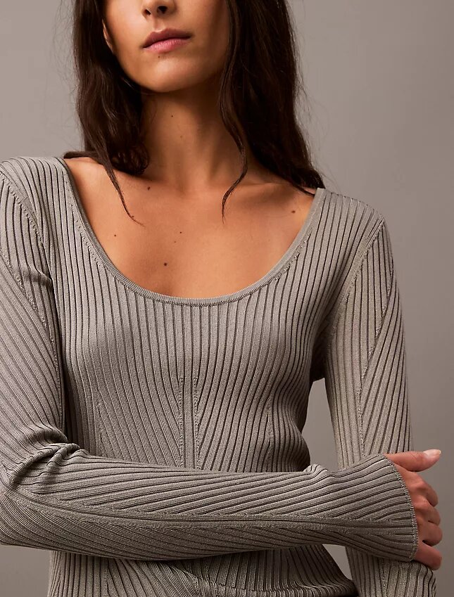 Pullover mit U-Ausschnitt und Rippstrick Pullover mit U-Ausschnitt und Rippstrick
