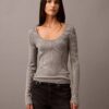 Pullover mit U-Ausschnitt und Rippstrick Pullover mit U-Ausschnitt und Rippstrick