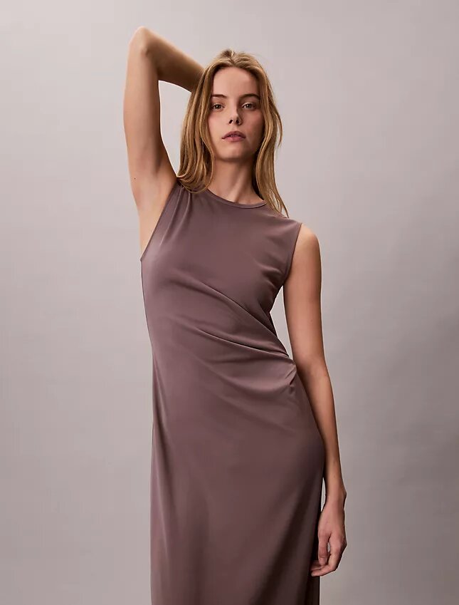 Raffiniertes Jersey-Kleid mit Raffungen Raffiniertes Jersey-Kleid mit Raffungen