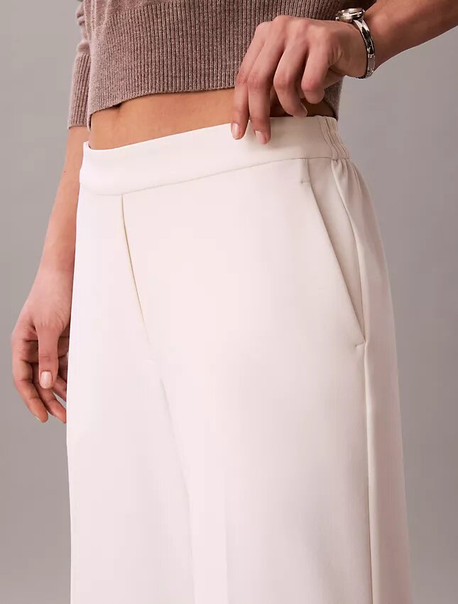 Reisehose aus Stretch-Crêpe Reisehose aus Stretch-Crêpe