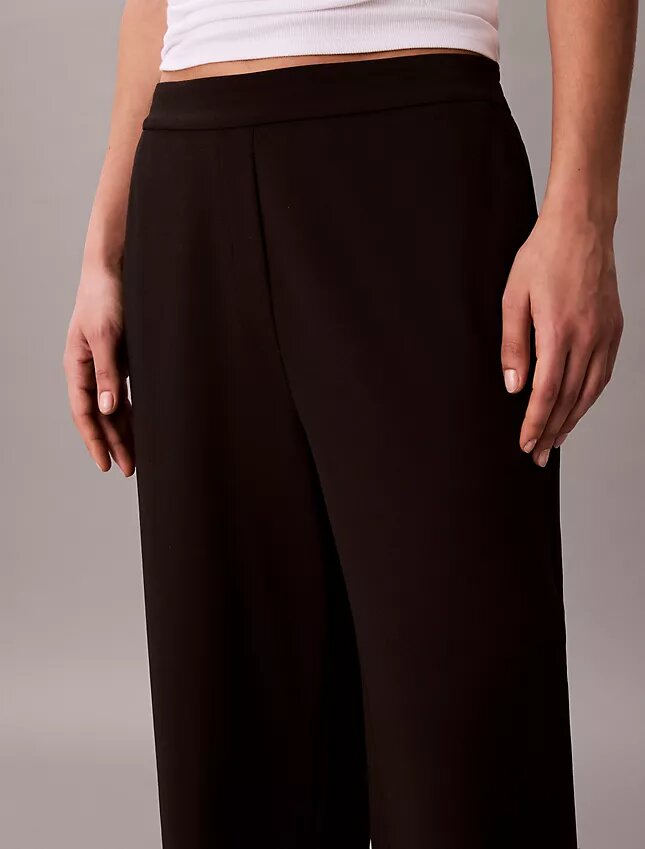 Reisehose aus Stretch-Crêpe Reisehose aus Stretch-Crêpe
