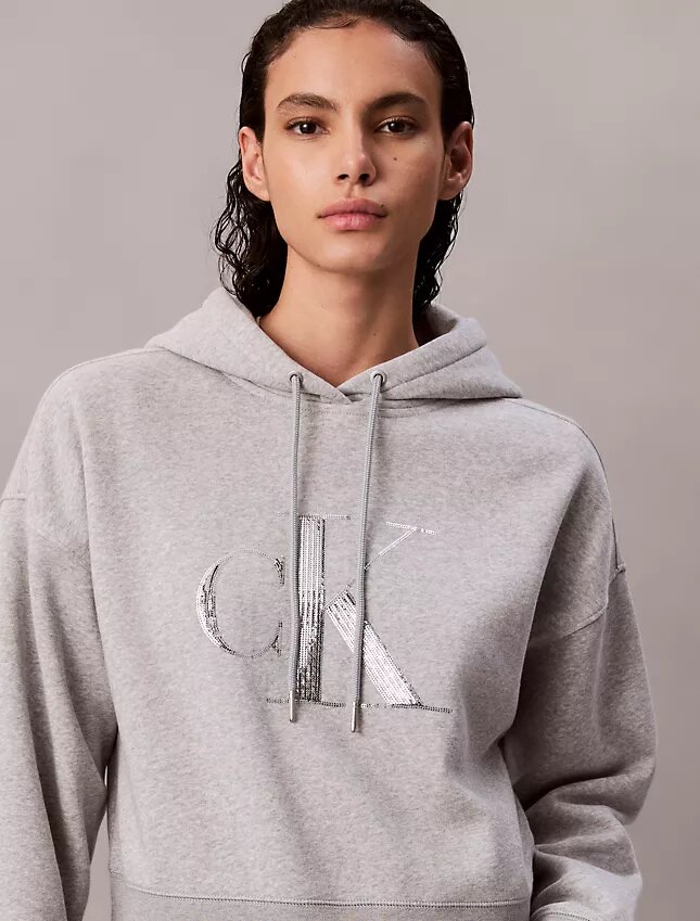 Relaxed-Hoodie mit Pailletten-Monogramm aus Fleece Relaxed-Hoodie mit Pailletten-Monogramm aus Fleece