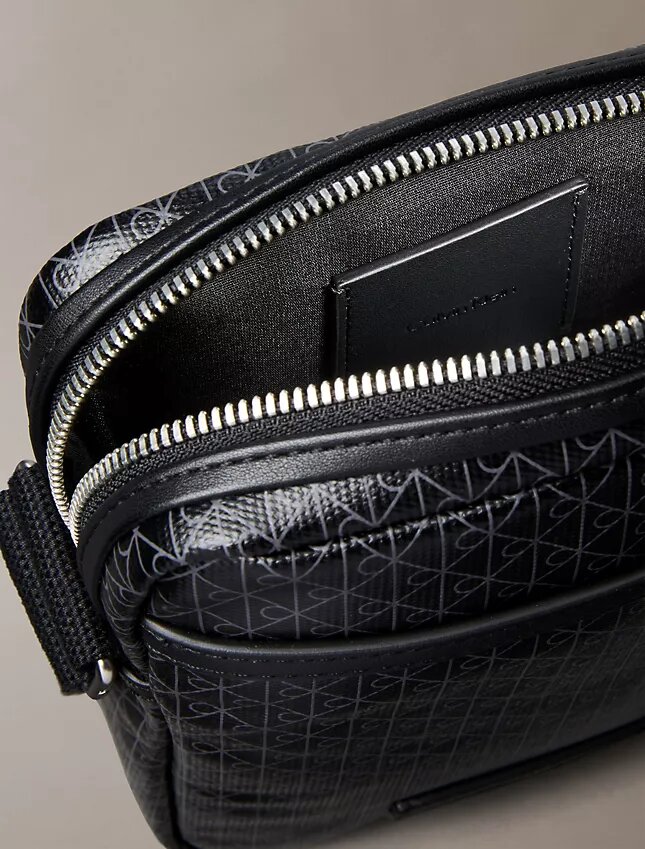 Reporter-Tasche mit durchgehendem Emblem-Logo Reporter-Tasche mit durchgehendem Emblem-Logo