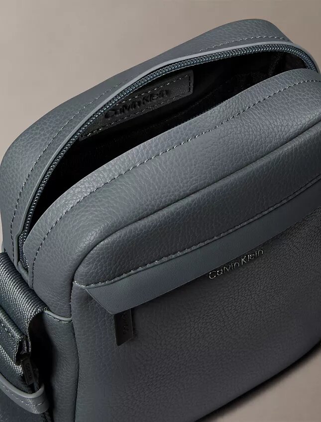 Reporter-Tasche mit genarter Oberfläche Reporter-Tasche mit genarter Oberfläche