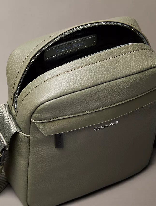 Reporter-Tasche mit genarter Oberfläche Reporter-Tasche mit genarter Oberfläche