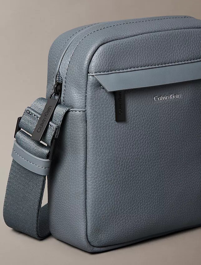 Reporter-Tasche mit genarter Oberfläche Reporter-Tasche mit genarter Oberfläche